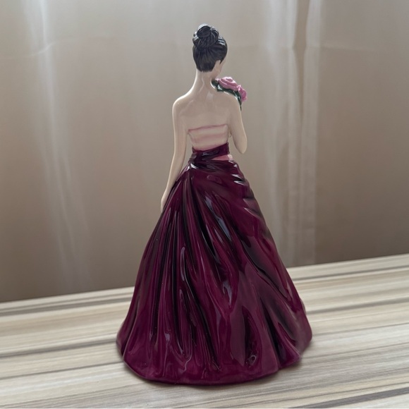 Royal Doulton - With Love figurine - Picture 6 of 6